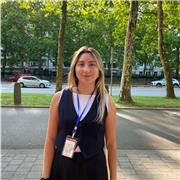 Soy una chica joven, simpática y trabajadora graduada en relaciones internacionales y apasionada por el inglés.